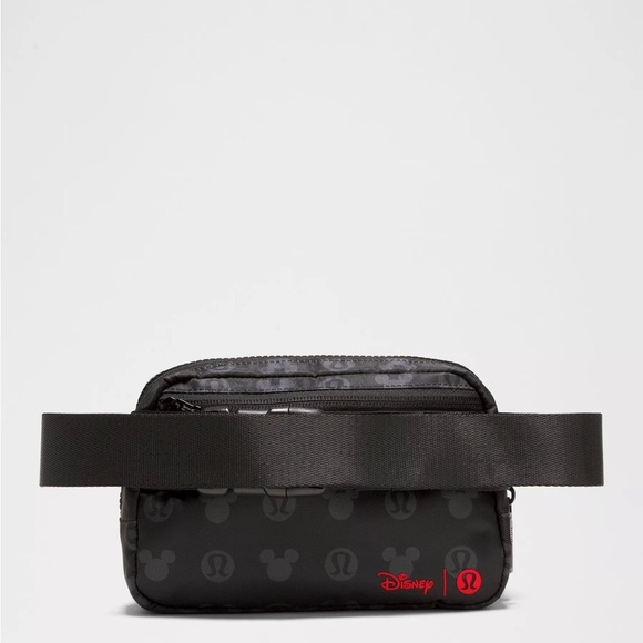 Lululemon x Disney Everywhere Belt Bag Mickey and Logo Print - Disney Black - Picture 2 of 9